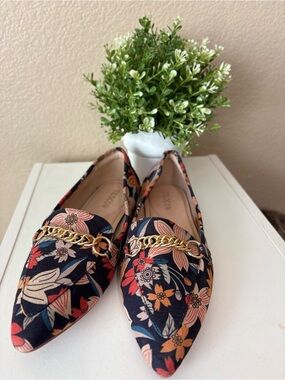 Tilocow Floral Pointed Toe Chain Accent Loafers Flats Size 8.5